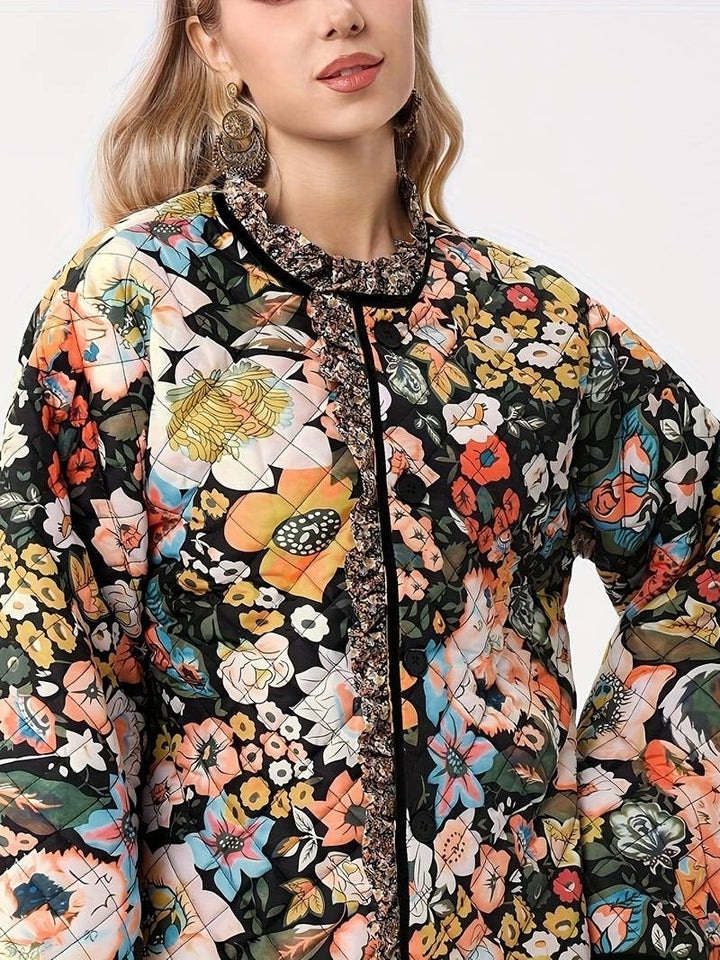 Eloise - Omarm elk seizoen met de gebloemde Whisper jas!