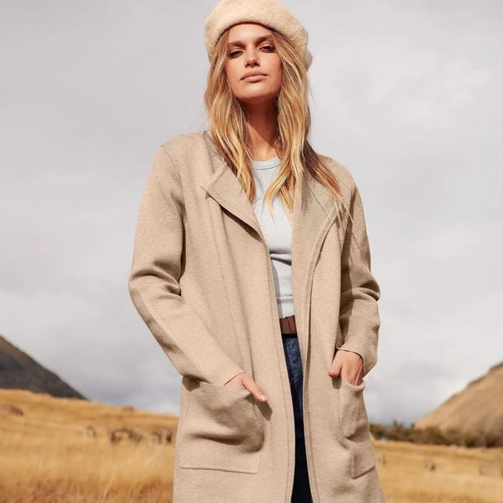 Elissa - Maak een statement met ons stijlvolle jasje met revers!