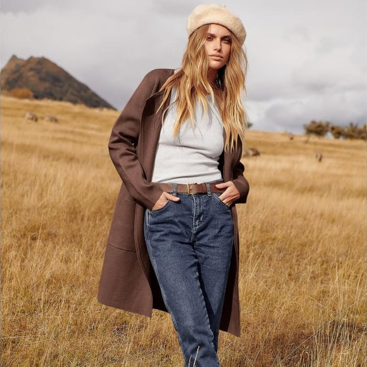 Elissa - Maak een statement met ons stijlvolle jasje met revers!